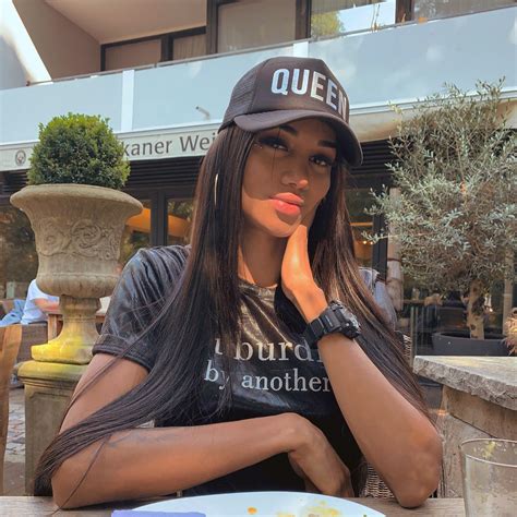 Laura Saenz Onlyfans